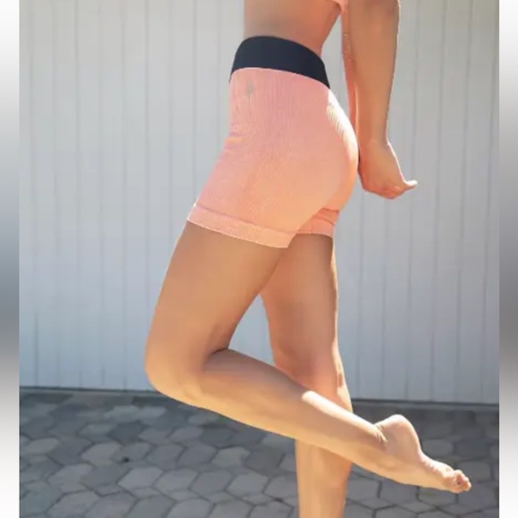 FREE PEOPLE “Seamless” Short in ‘Coral Reef’ Colour. - Picture 1 of 3